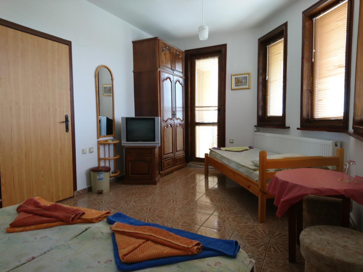 Guest House Nash Dom Kavarna Exterior foto